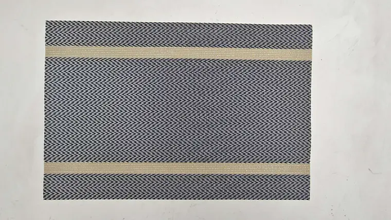 Individual de mesa cuadrado tejido en pvc linea dorada 30cmx45cm (x12) 1