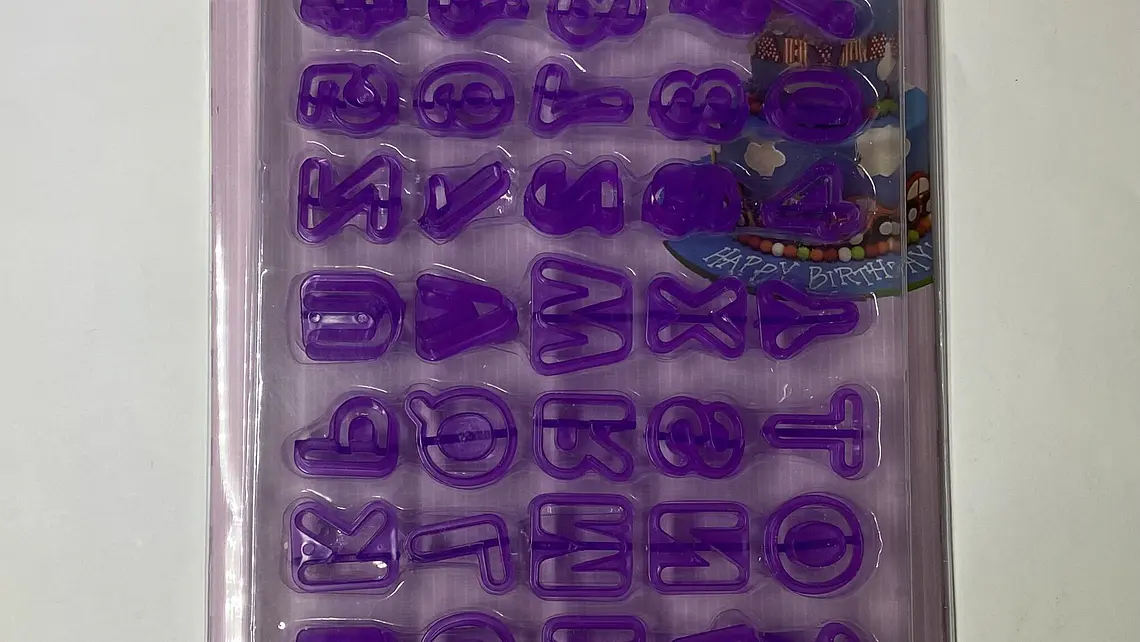 Juego de cortadores de letras para repostería (x10) 1