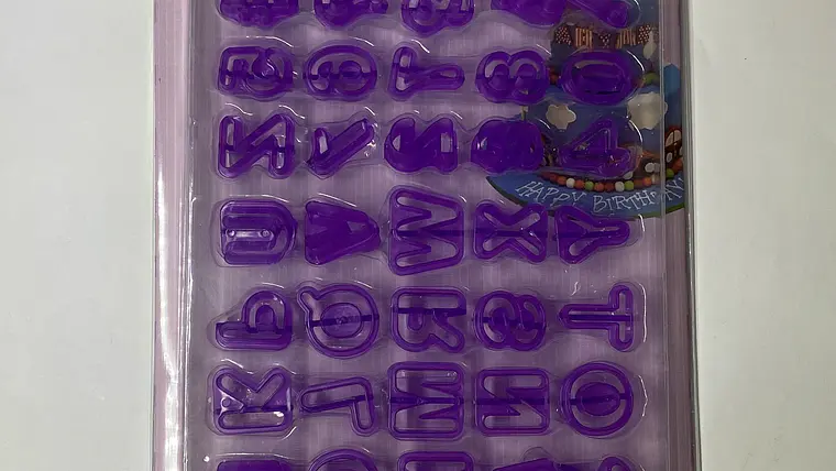 Juego de cortadores de letras para repostería (x10) 1
