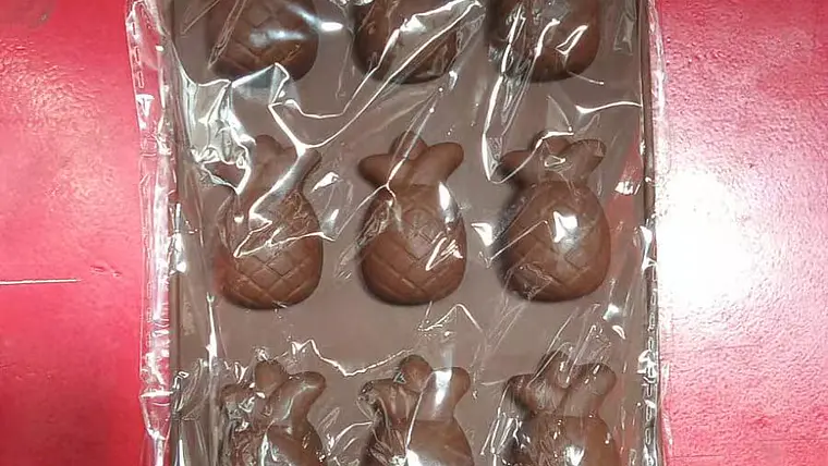 Molde para chocolates con forma de piña (x12) 1