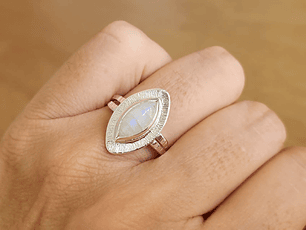 Anillo Piedra Luna Arcoíris Plata925