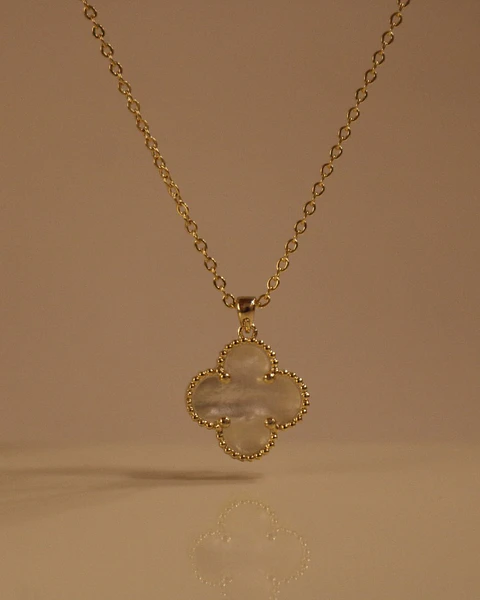 White Flower Necklace 