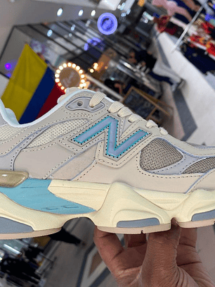 New Balance 9060 Gris con Detalles Azul y Gris 
