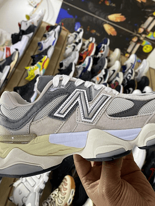 New Balance 9060 Gris 