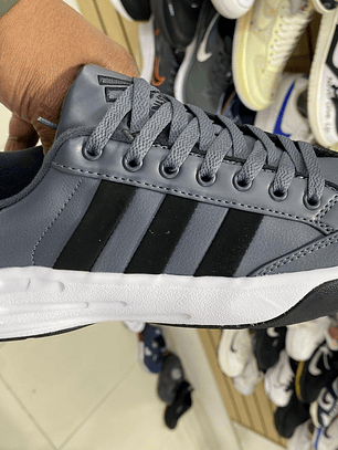 Adidas Grand Court Gris con Detalles Blanco 