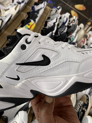 Nike M2K Tekno Blanco con Detalles Negro 