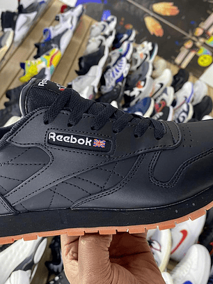 Reebok Classic Leather negros 