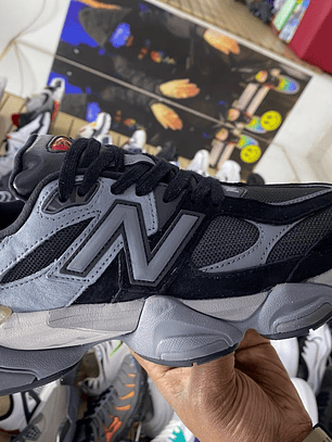 New Balance 9060 Negro con detalles Gris 