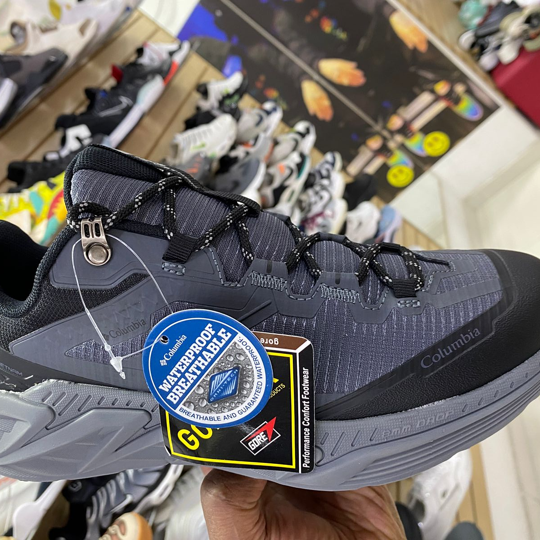 Columbia Peakfreak II Outdry Negro  1