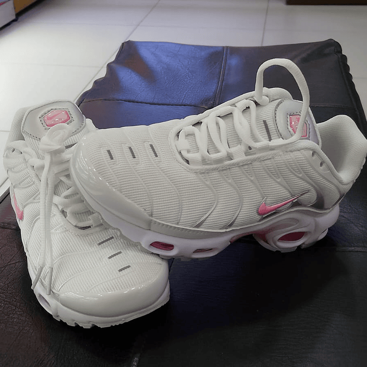 Nike Air Max Plus TN Blanco con detalles Rosa.  2
