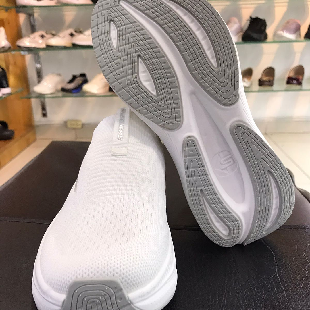 Skechers SKX Max Cushion Slip-On Blanco 3