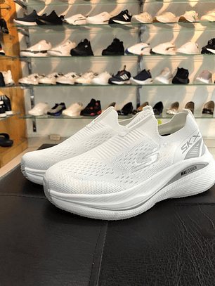 Skechers SKX Max Cushion Slip-On Blanco