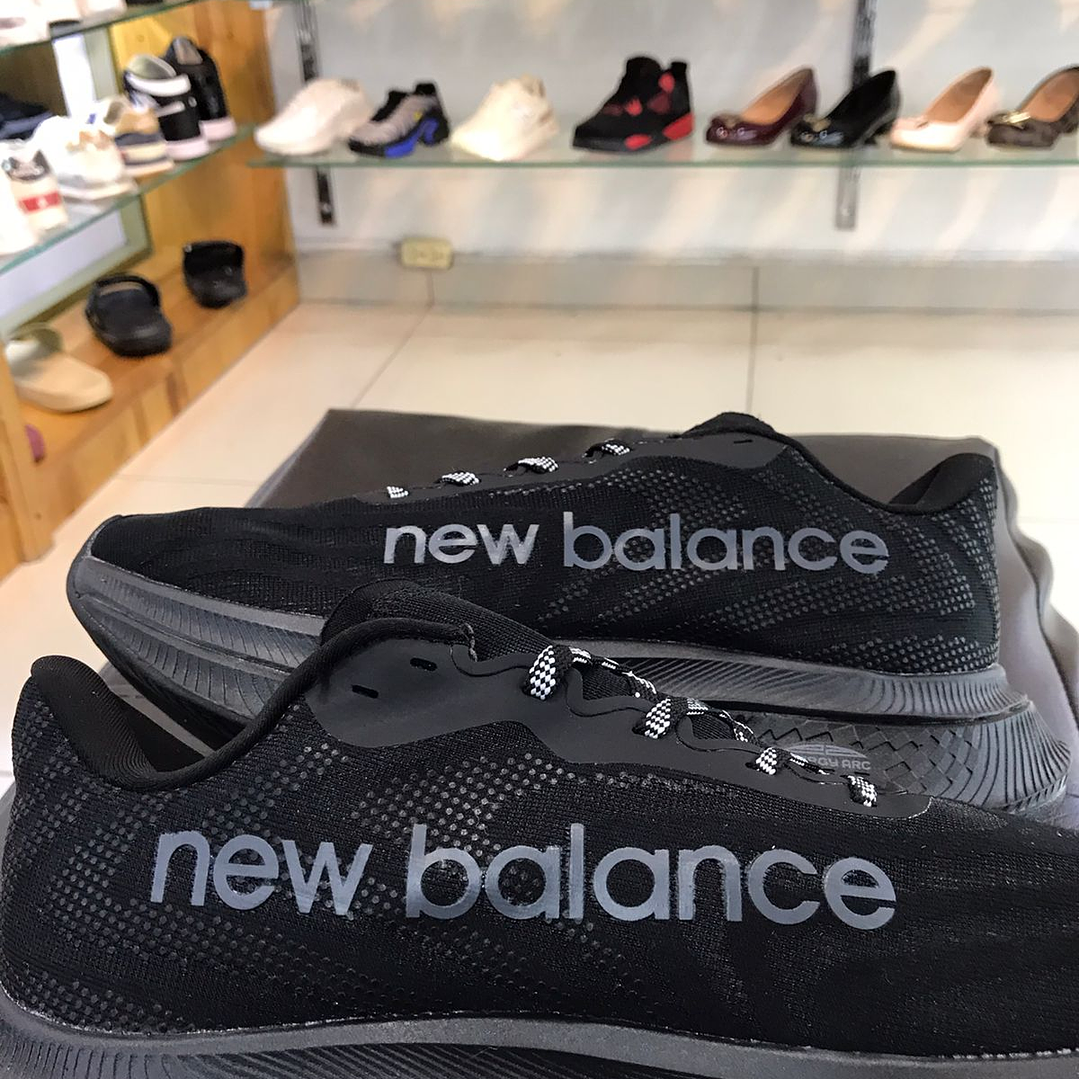 New Balance FuelCell Negro 3