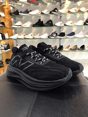 New Balance FuelCell Negro