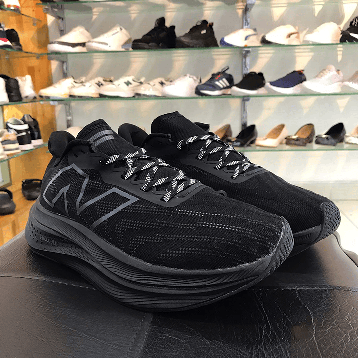 New Balance FuelCell Negro 2