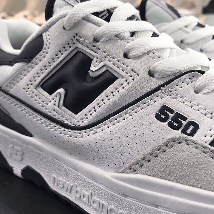 New Balance 550 Blanco con Negro 5