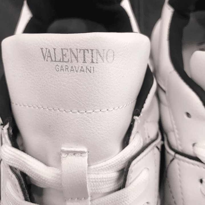 Valentino Garavani One Stud Blanco Negro 2