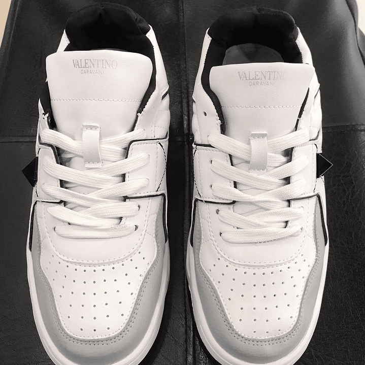 Valentino Garavani One Stud Blanco Negro 5