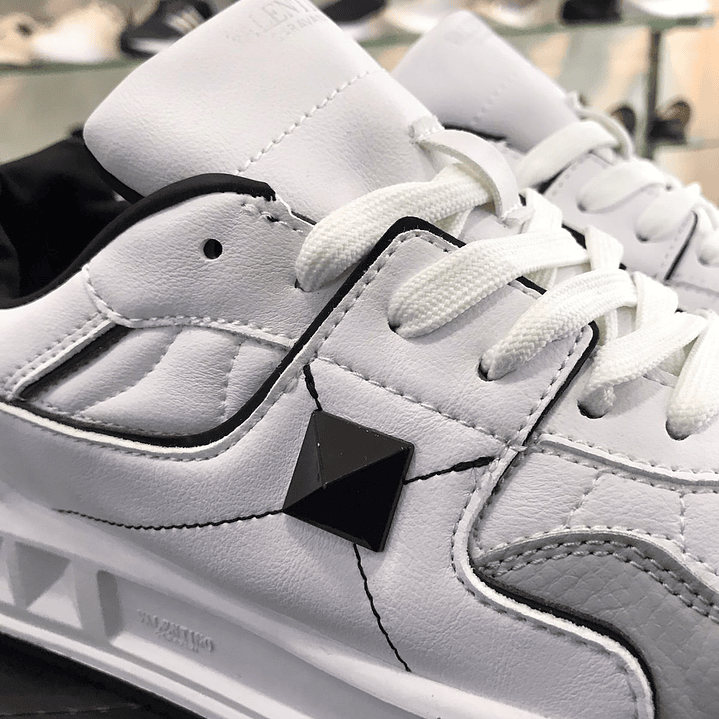 Valentino Garavani One Stud Blanco Negro 6