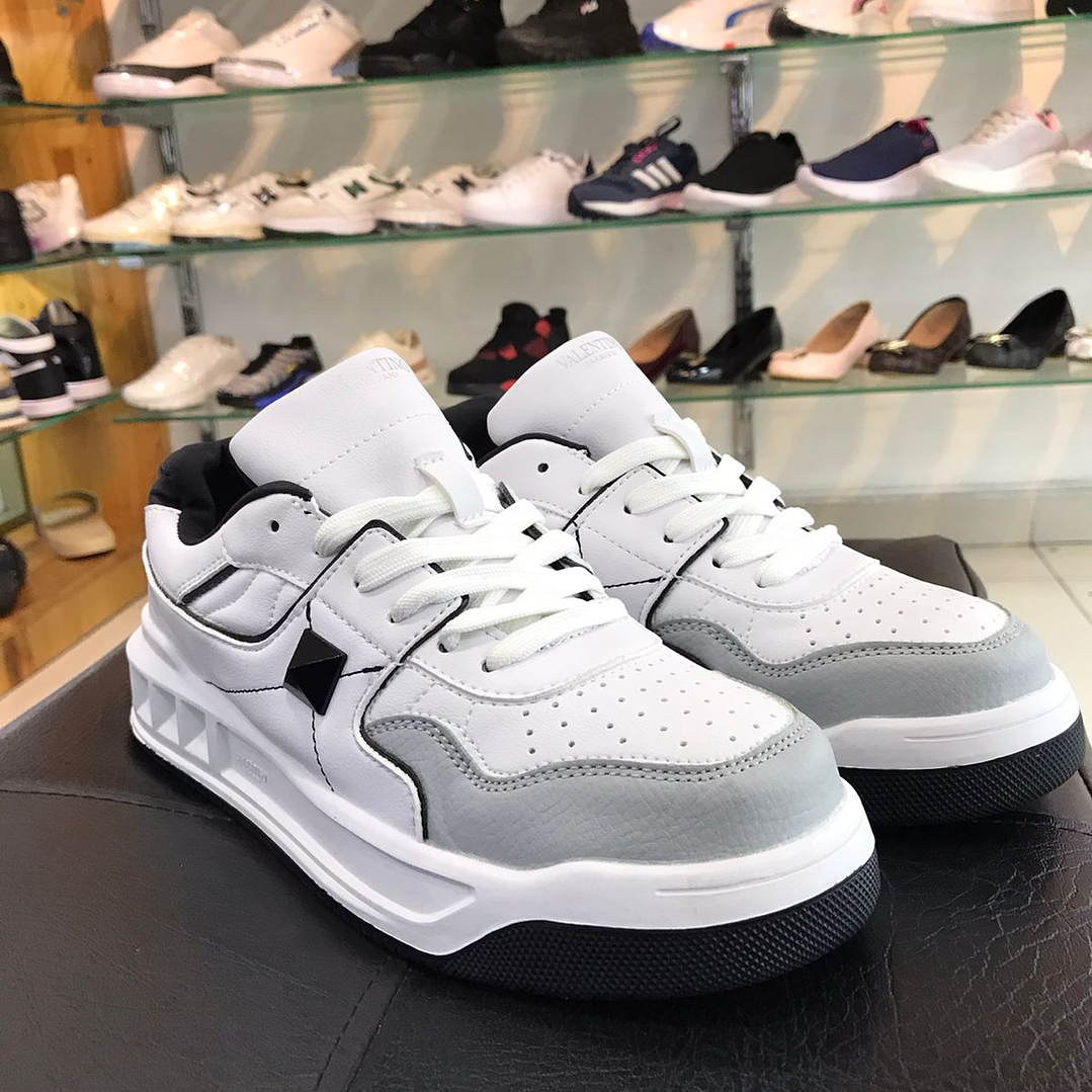 Valentino Garavani One Stud Blanco Negro 4