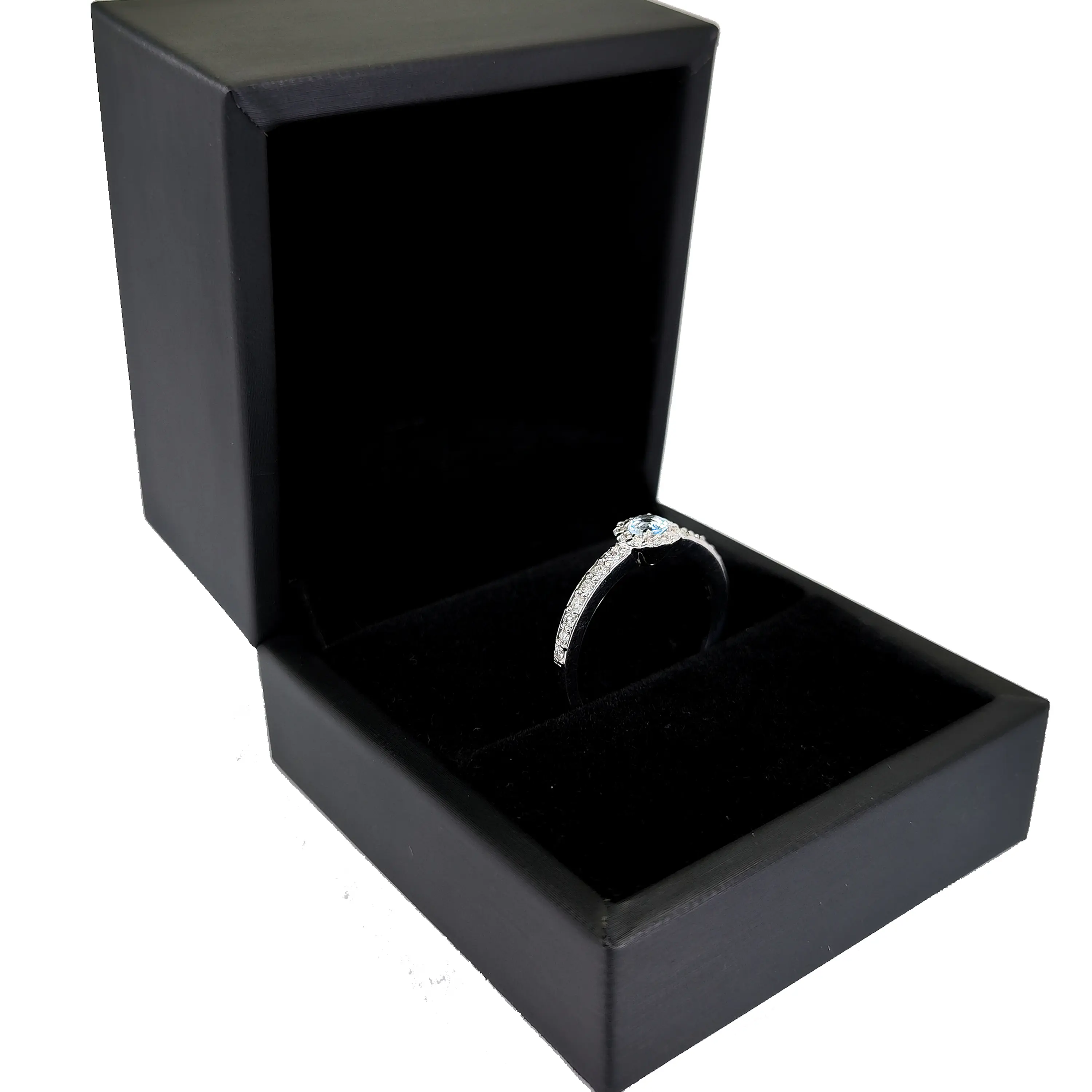Anillo de oro blanco 18k con aguamarina central rodeado de diamante a medio cintillo corte brillante de 77 pts peso 3,6 grs 4