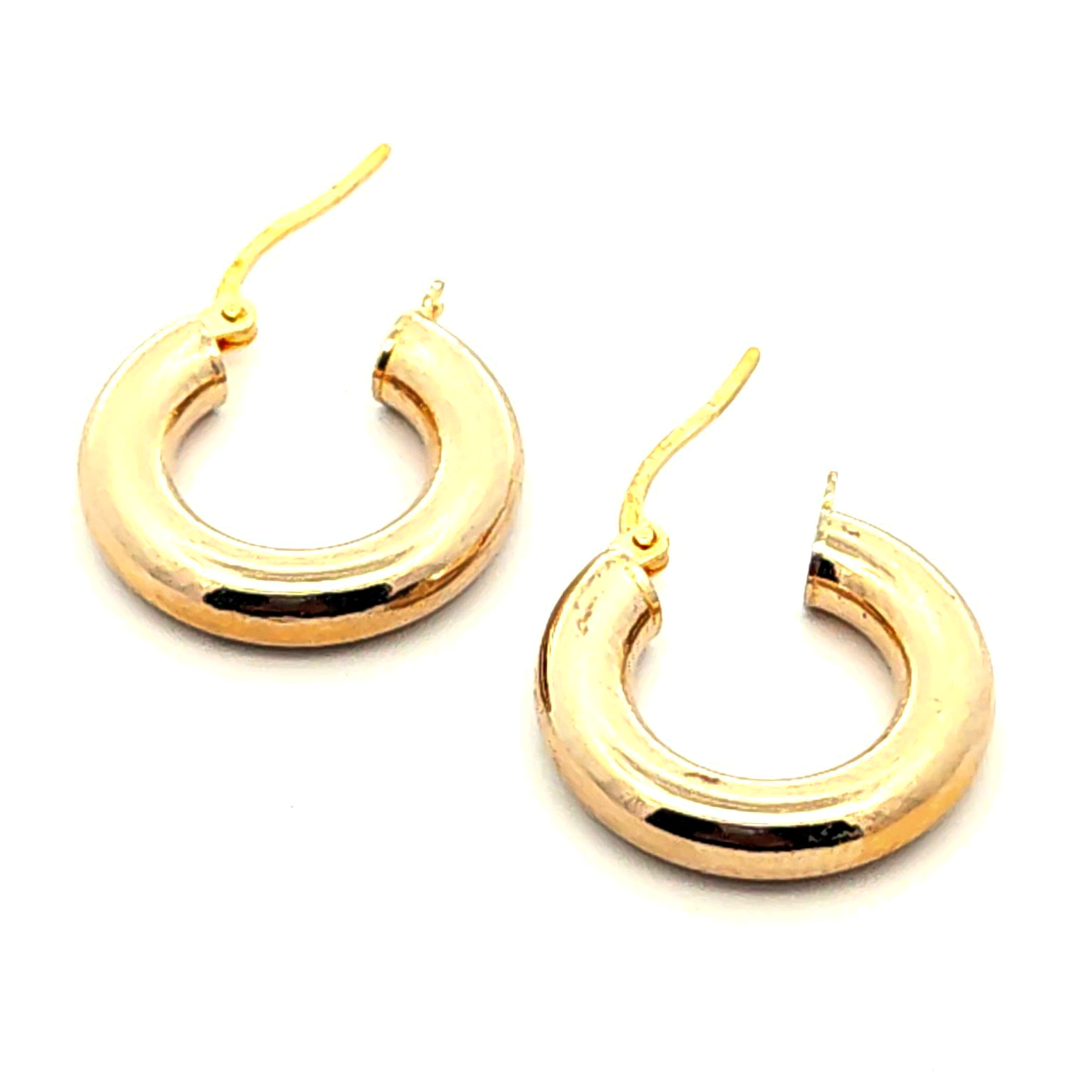 Aros de oro 18k modelo argolla inflados, peso 2,75 grs 2