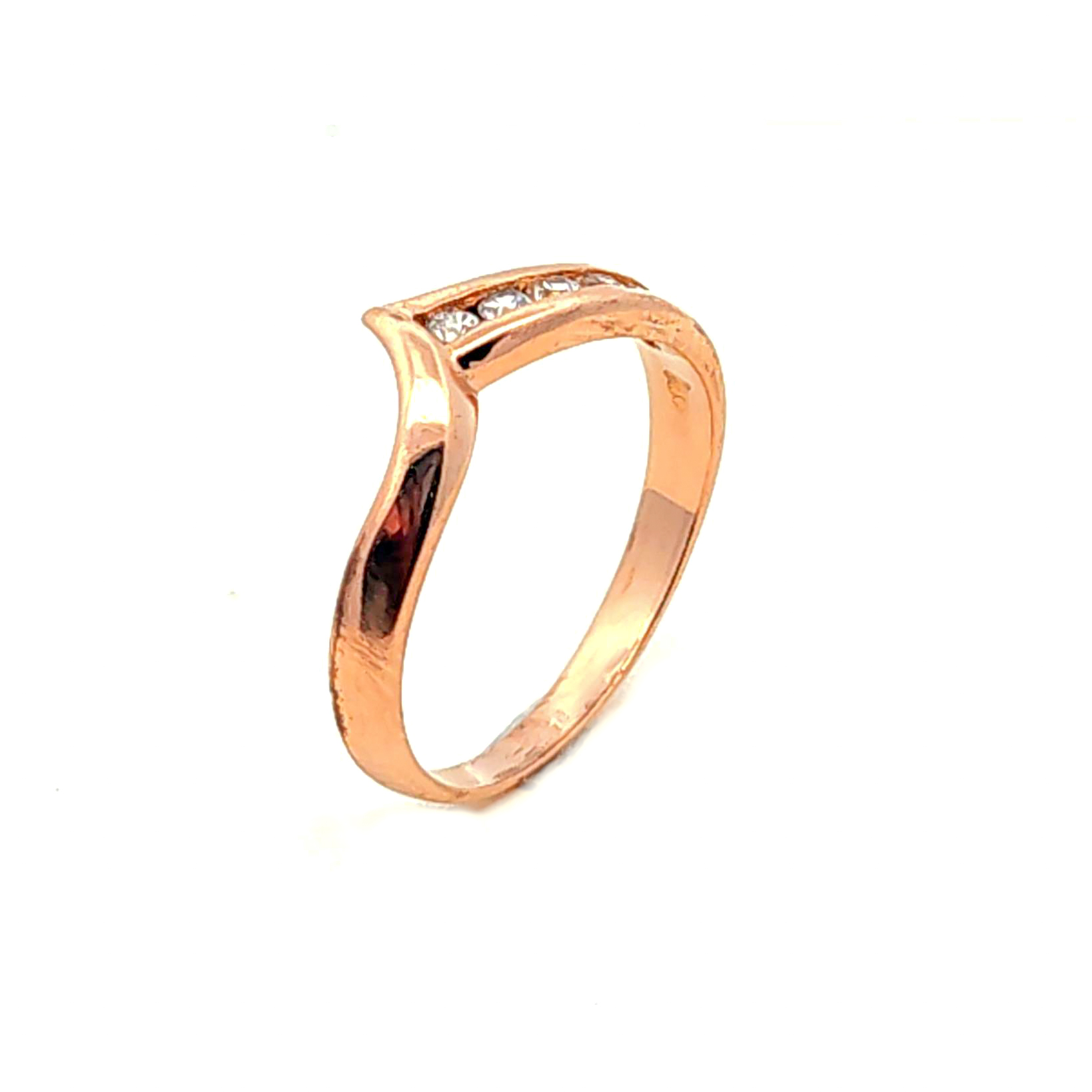 Anillo de oro 18k con punta y micro piedras incoloras, peso 2,68 grs y talla 16 1