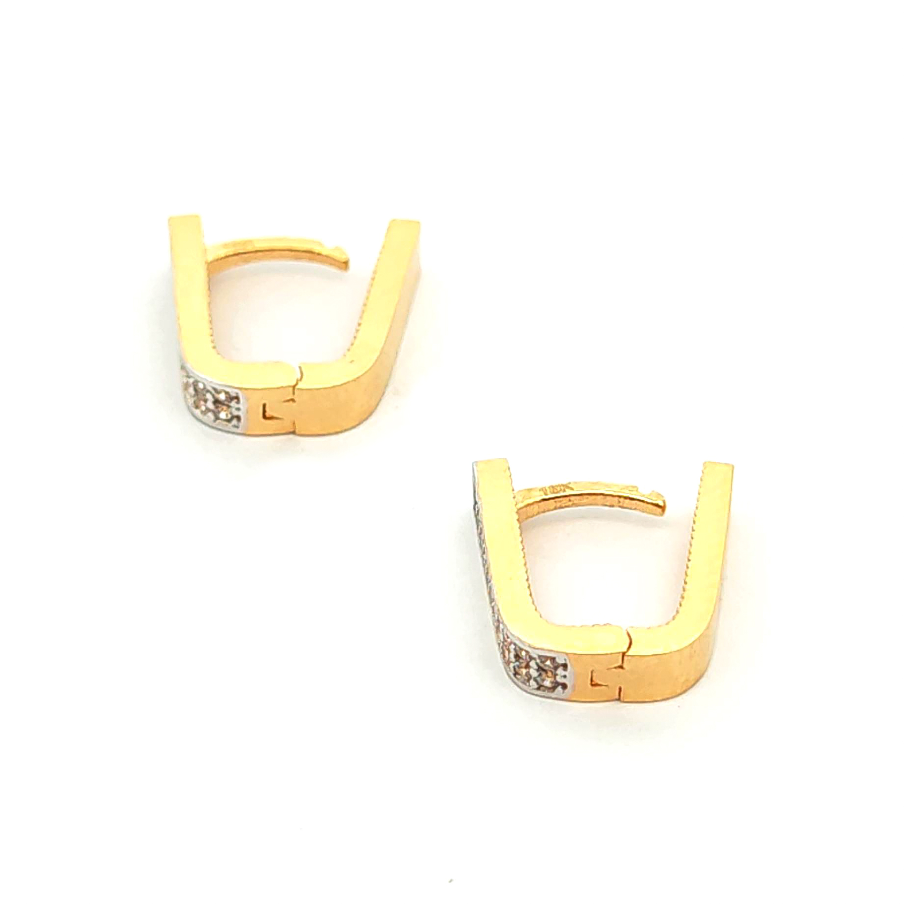 Aros de oro 18k diseño ovalado con 2 filas de circones, peso 3,13 grs 3