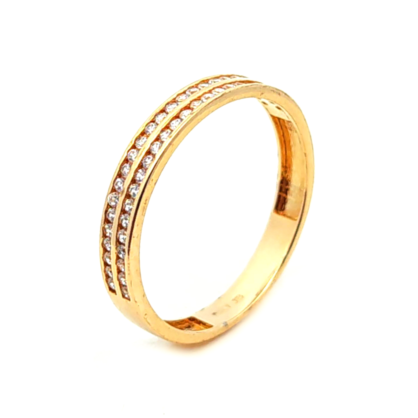 Anillo de oro 18k medio cintillo de 2 bandas de circones, peso 1,90 grs, talla 15 1