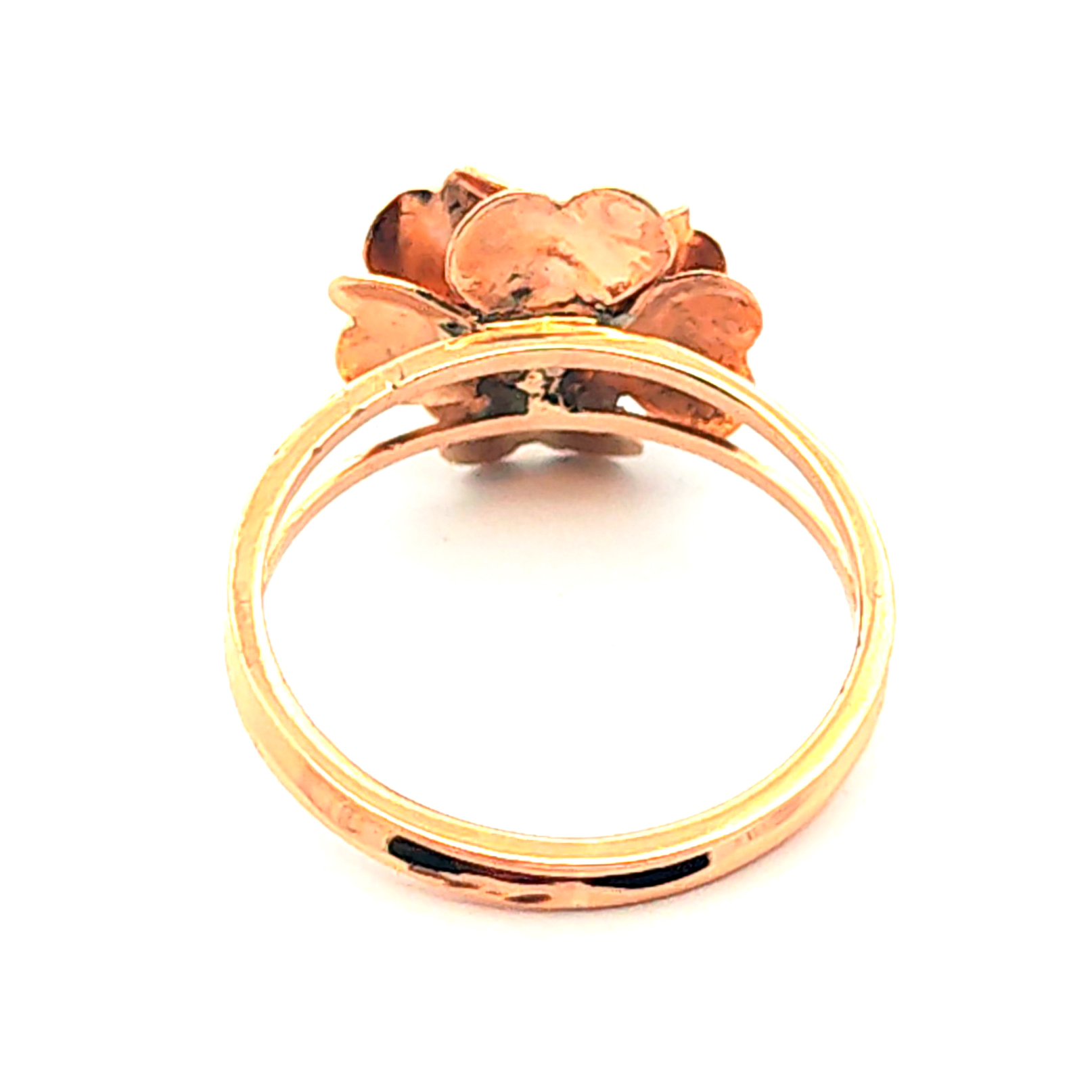 Anillo de oro 18k diseño de flor con perla central, peso3,10 grs, talla 15 4