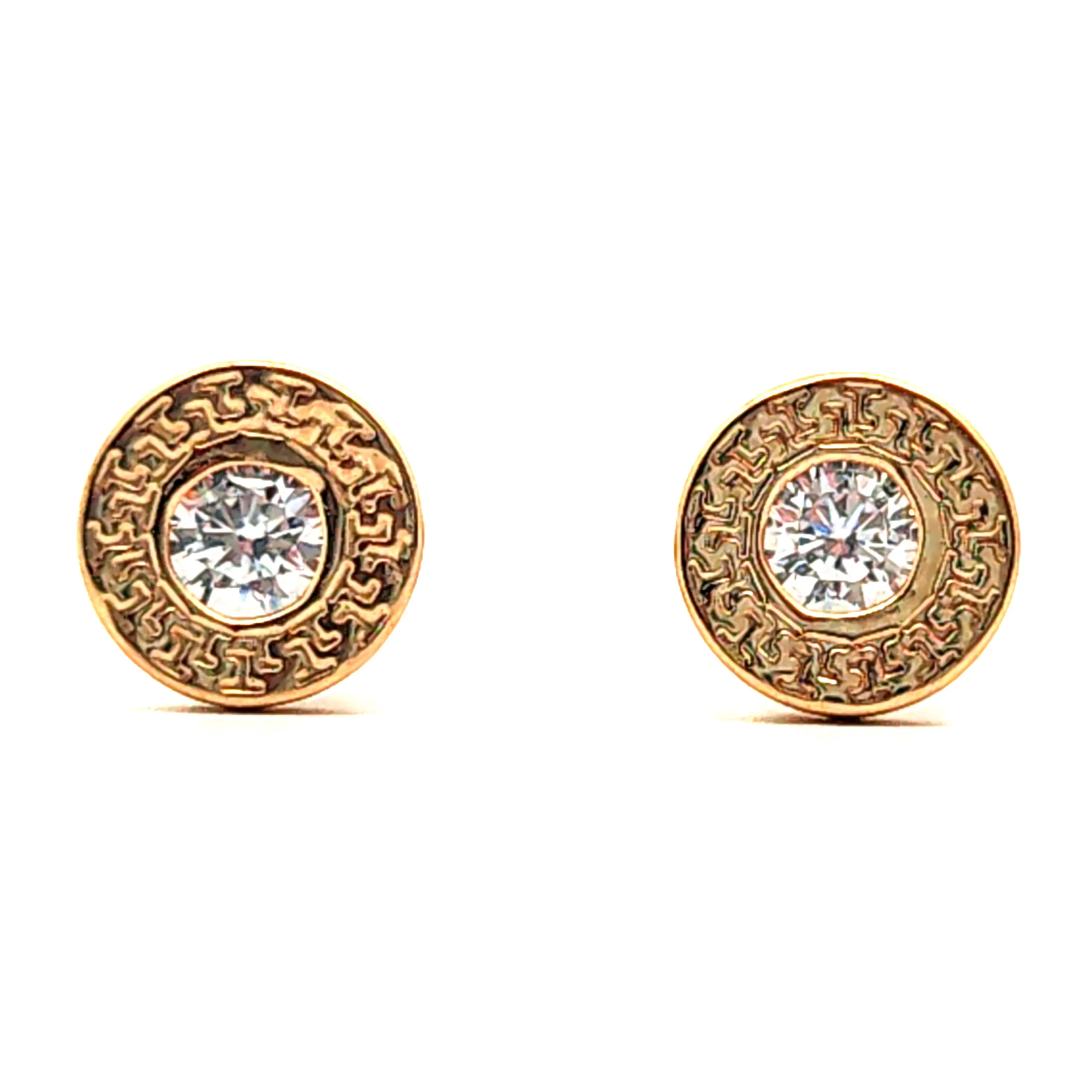 Aro de oro 18k  diseño circular y circón central, peso 0,67 grs 2
