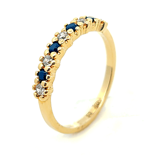 Anillo de oro 18k modelo medio cintillo con circones, peso 2,48 grs talla 13