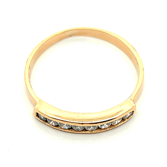 Anillo de oro 18k medio cintillo con circones, peso 1,76 grs talla 13 3