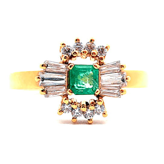 Anillo de oro 18k, con circones y piedra de color verde, peso 4,41 grs, talla 15 2