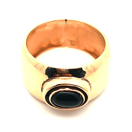 Anillo de oro 18k con piedra negra central, peso  6,40 grs, talla 15 3